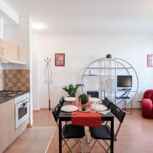 Bright and homey AC apartment near the center