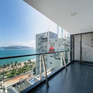 Ocean view 3 bedroom apartment in Maple