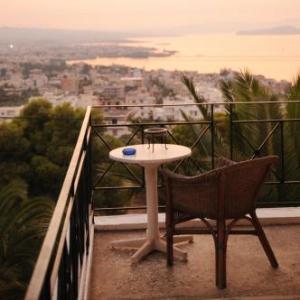Akrotiri Hotel