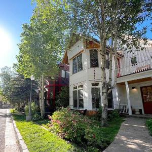 425 Depot Ave home