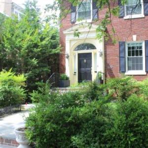COMFY Basement Home 2 Bdrm1Den 3Queen Beds