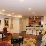 Penthouse Condo - Private Roof Deck & FREE Parking