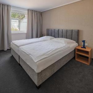 Hotel Gardinn - Free Parking and Quiet Garden
