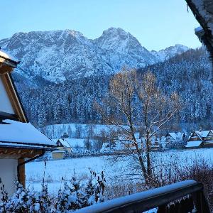 Apartament Rodzinny Tatra Giewont View Skibówki 11A by RentiloPL