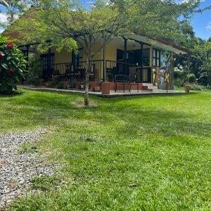 Charming Nature House/ Finca Tradicional Cafetera