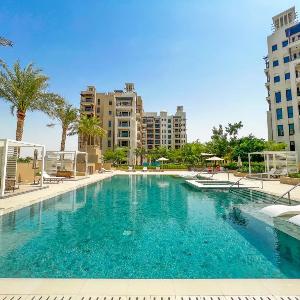 FAM Living - Serene 1BR Haven in Madinat Jumeirah Living