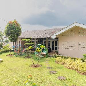 RedDoorz @ House Of Dirga Cisarua Puncak