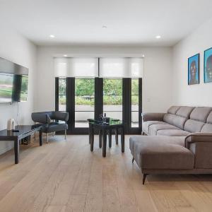 Hollywood & Miracle Mile Apartment Rentals