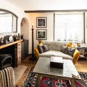 Quaint Fishermans Cottage 2-Bed with Sea Views