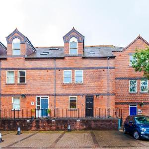 Elegant 2B Retreat City Centre with Secure Parking