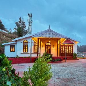 Vintage Inglenook Ooty by VOYE HOMES