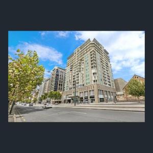 Happy BNB deluxe suit in adelaide CBD