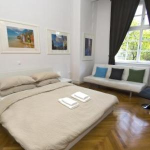 Urban Rooms-- Free parking--