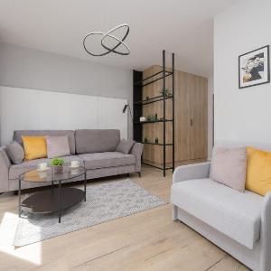 Piękne Studia dla 3 osób & Parking Warszawa by Noclegi Renters