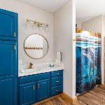 Great Falls Luxe Haven 4BR Gym Office and Hot Tub Great Falls