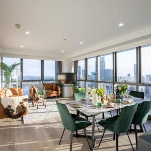 Luxury 3BR Suite Stunning Skyline-River-View at CBD