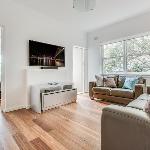 Art Deco 2-Bed Close to City and Harbour Sydney 