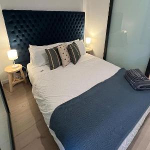 Central CBD - parking - sleeps 4