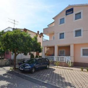 Apartments and Rooms Mladen