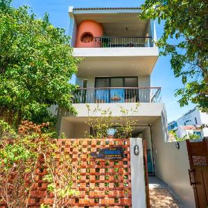 Sunrise Villa 4BR Beachside by HÙA Homes