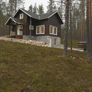 Holiday Cabin Northern Highlight next to Reindeer Farm Outdoor Hot Tub with fee Skiroom included