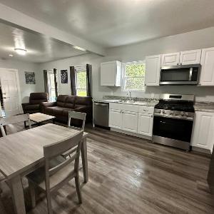 Pitcher's Paradise Apt 1-All Star Baseball Rentals