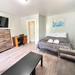 Pitcher's Paradise Apt 2-All Star Baseball Rentals