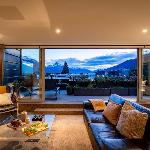 Peak Views Penthouse-Walk To Town-Free Parking-BBQ 