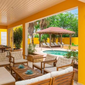 Casa Amarilla 8 mins from the beach