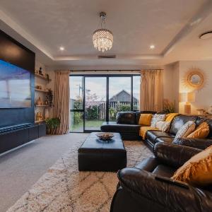 Sunlit Sanctuary with Private Patio in Wigram