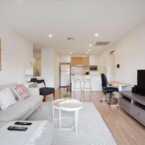 Ground Level 1-Bed: Courtyard & Alfresco Dining