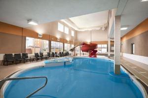 Days Inn & Suites by Wyndham Winnipeg Airport Manitoba, Winnipeg