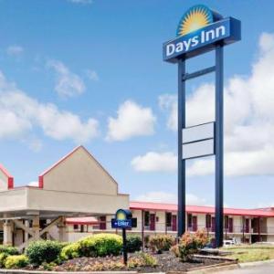 Days Inn by Wyndham Knoxville West