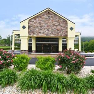 Foothills Fall Festival Hotels - Best Western Cades Cove Inn