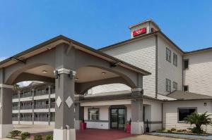 Red Roof Inn PLUS + Galveston - Beachfront, Galveston