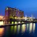 Wythenshawe Forum Hotels - Holiday Inn Express Manchester - Salford Quays