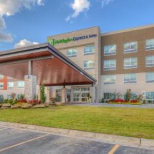 Holiday Inn Express & Suites Tulsa Midtown