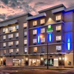 Bear Mountain Arena Hotels - Holiday Inn Express & Suites Victoria-Colwood