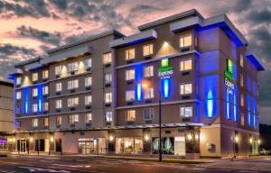 Holiday Inn Express & Suites Victoria-Colwood, an IHG Hotel, Victoria