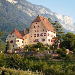 Sparkasse Arena Bolzano Hotels - Schloss Englar