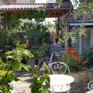 La Cordo Romans Sur Isere Hotels - Maison d'Hôtes et Roulotte' Le 6 Bis'