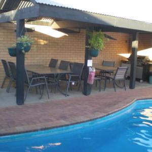 Hotels near Broken Hill Civic Centre - Oasis Motor Inn