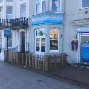 Henrys on the Prom