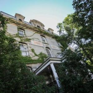 Saintlo Ottawa Jail Hostel