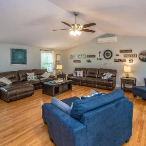 Spacious North Conway Home AC Hot tub and Games