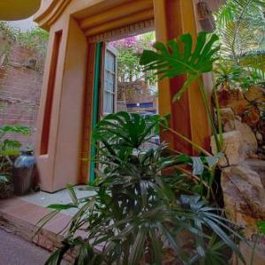 Hotels near Belly Up Solana Beach - Secret Garden Inn
