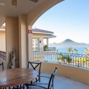 Beachfront Premium Ocean View 5 Star VLE 1604