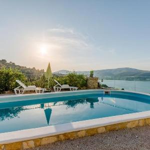 Apartment Sea Star - Three-Bedroom Apartment with Pool and Sea View