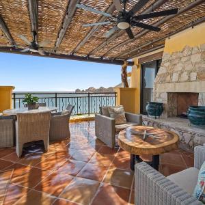 4BD 2-level Penthouse 5-Star Beachfront Paradise.