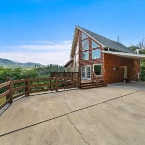 Honey Bear Lodge Sweet Stays in the Smokies